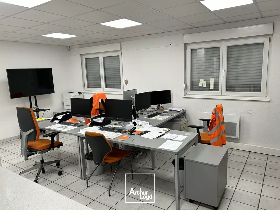 LOCAL D'ACTIVITE - ENTREPOT à LOUER de 4945 m²