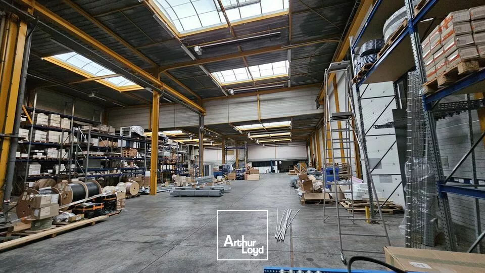 LOCAL D'ACTIVITE - ENTREPOT à VENDRE de 2563 m²