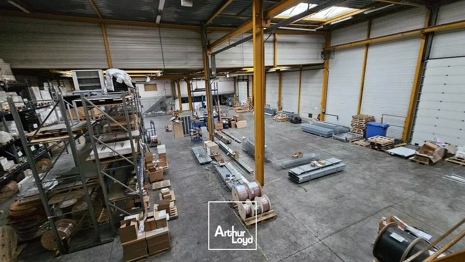 LOCAL D'ACTIVITE - ENTREPOT à VENDRE de 2563 m²