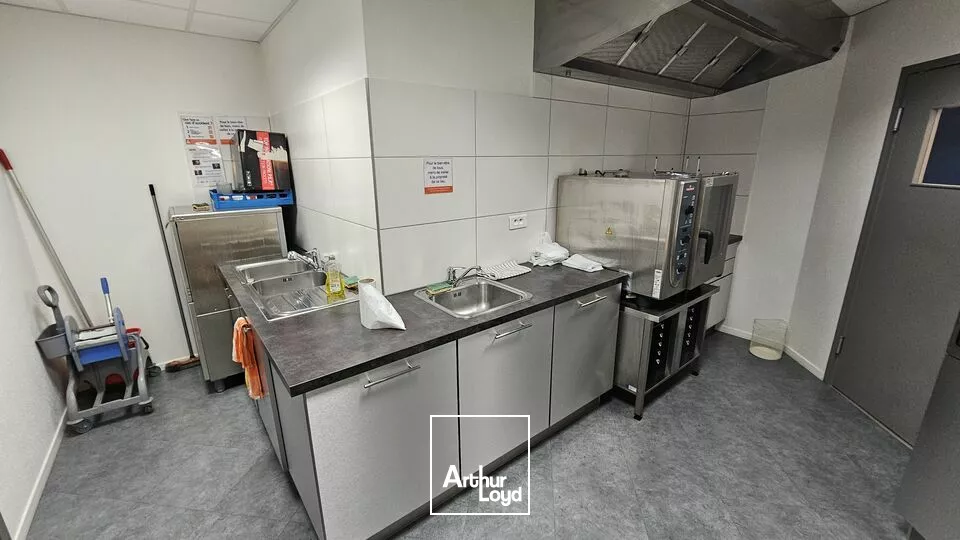 LOCAL D'ACTIVITE - ENTREPOT à LOUER de 2563 m²