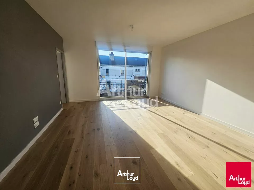 Angers proche centre ville immeuble à vendre comprenant un appartement et un local commercial