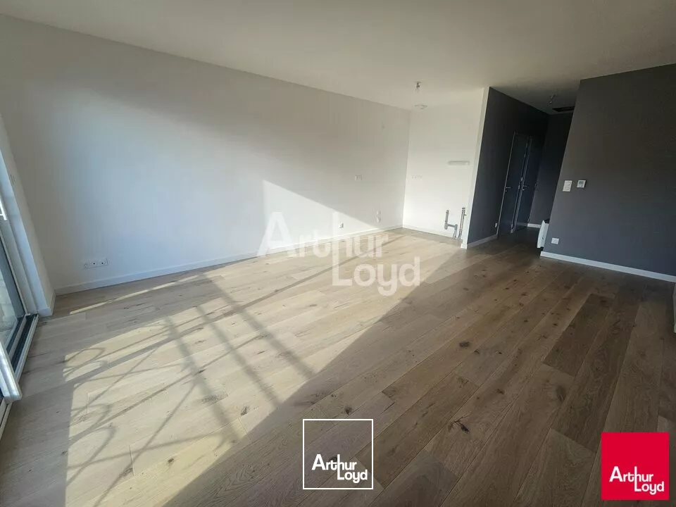 Angers proche centre ville immeuble à vendre comprenant un appartement et un local commercial