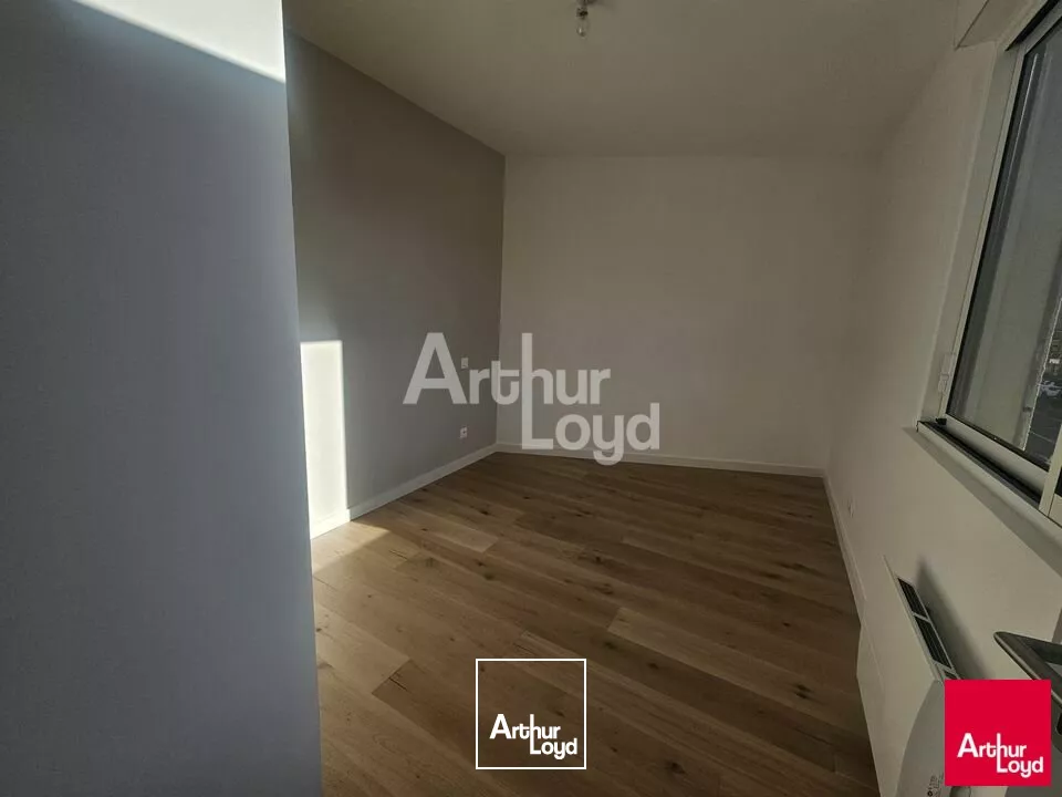 Angers proche centre ville immeuble à vendre comprenant un appartement et un local commercial