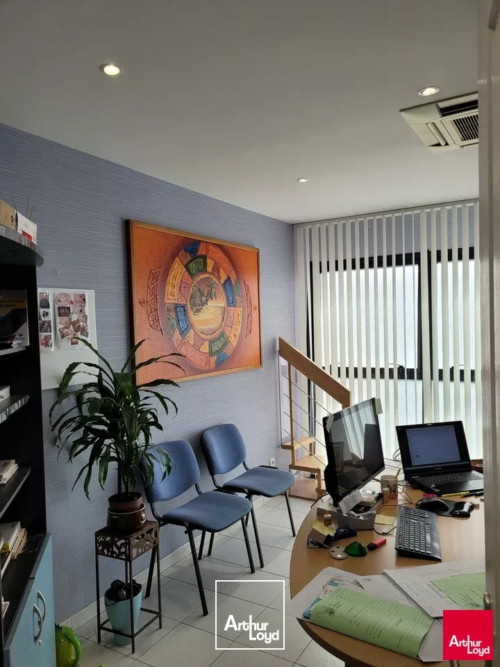 Location Bureaux Zone Franche 218m² + 5 parkings 