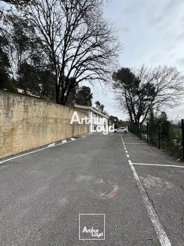 Local d'activité à la location 821 m² - La Roquette sur Siagne