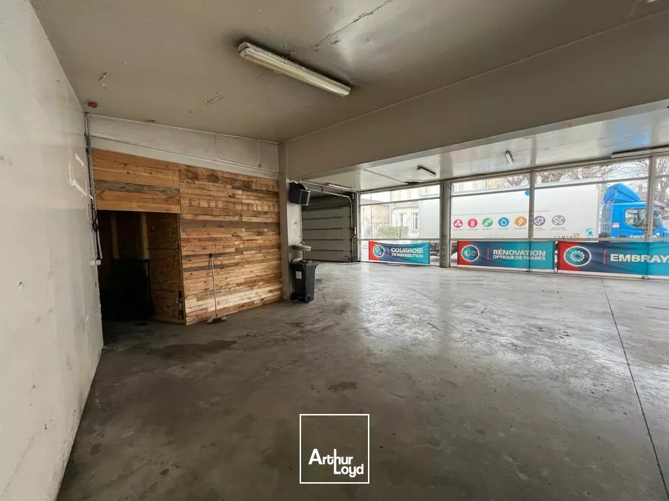 Vente Local Commercial 406 m² à Réhabiliter - Axe Passant Cognac (16100) - Idéal Investissement
