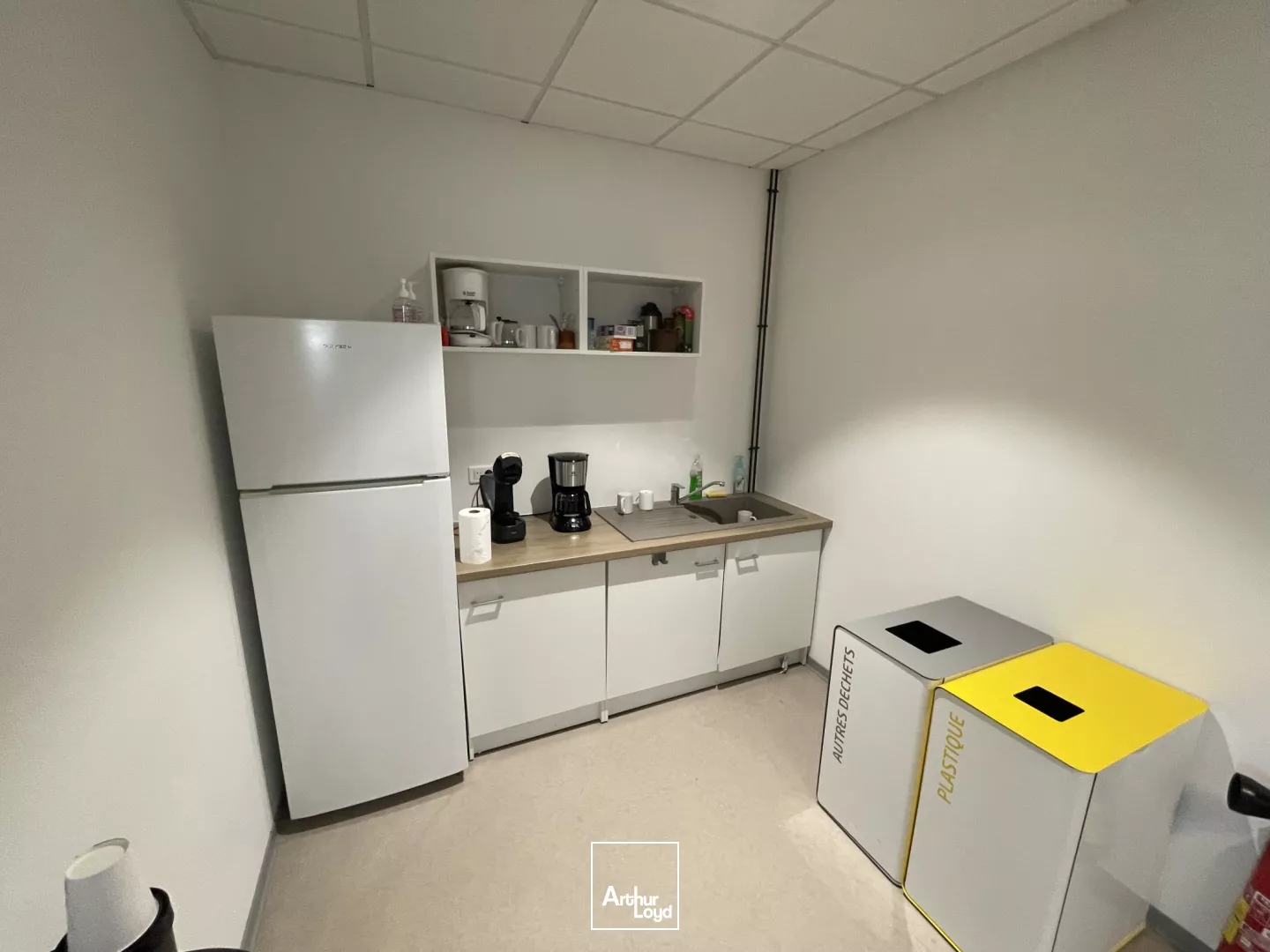 A LOUER BUREAUX 460 M2 LACROIX SAINT OUEN - PARC TERTIAIRE