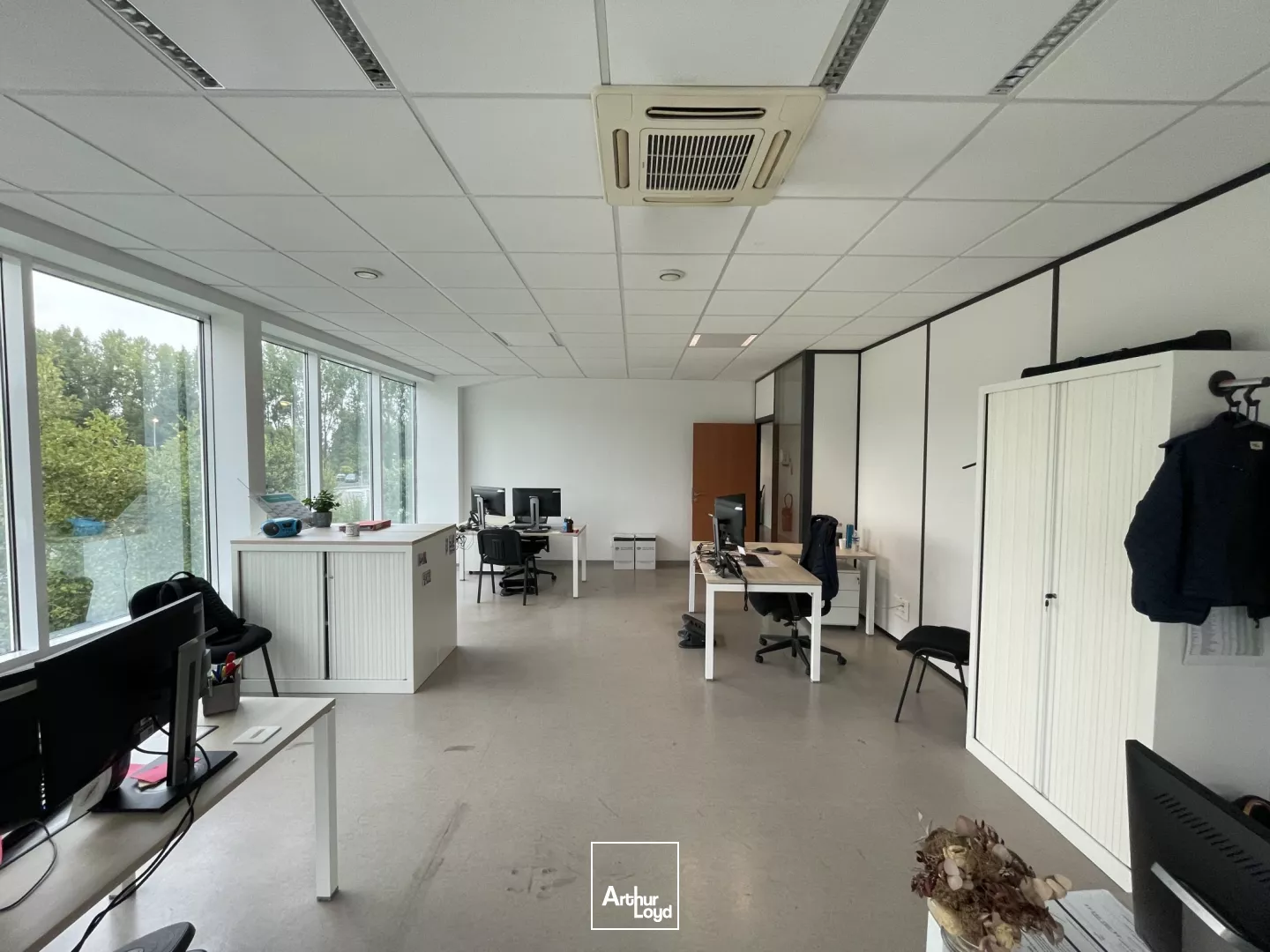 A LOUER BUREAUX 460 M2 LACROIX SAINT OUEN - PARC TERTIAIRE