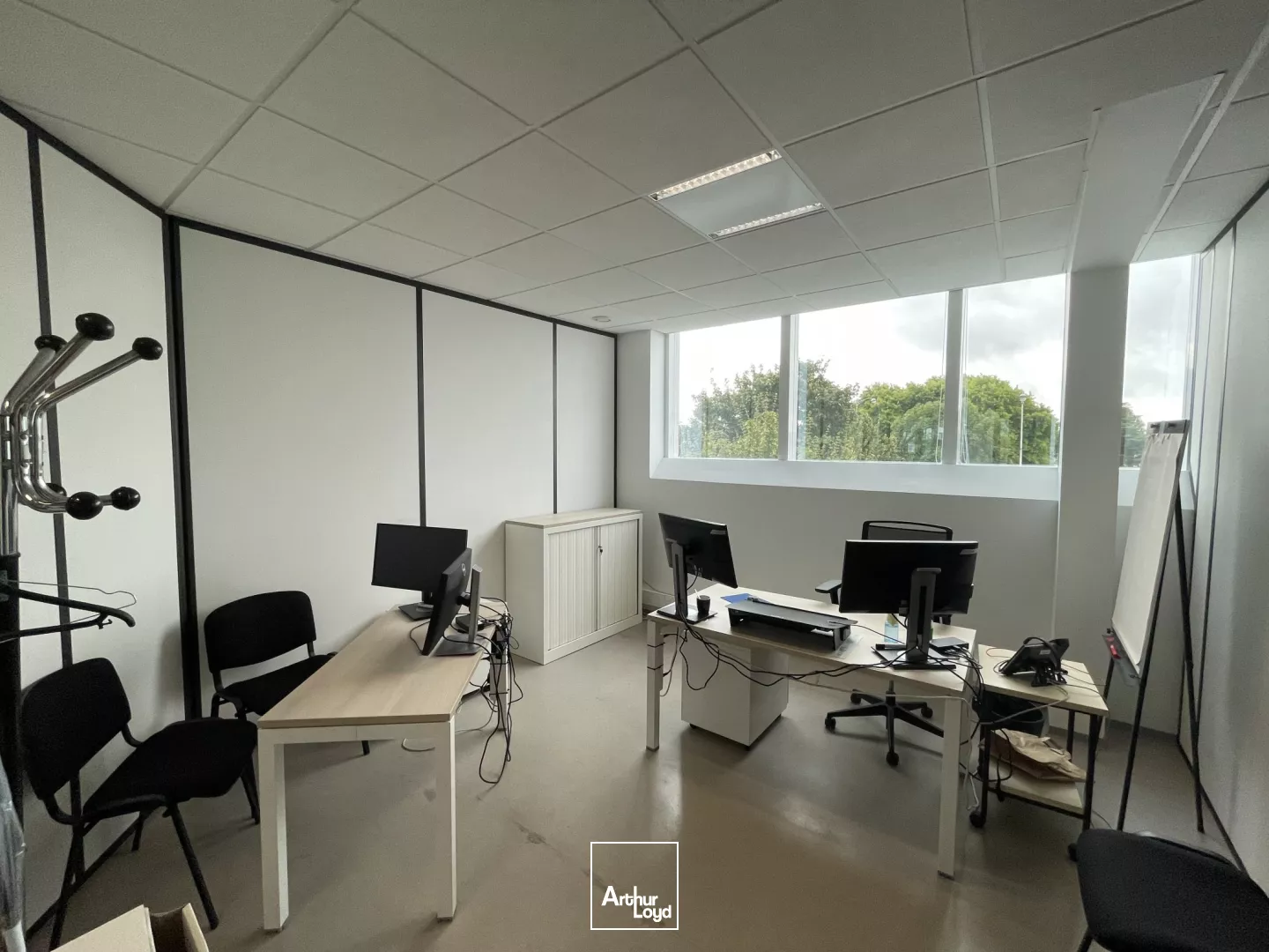 A LOUER BUREAUX 460 M2 LACROIX SAINT OUEN - PARC TERTIAIRE