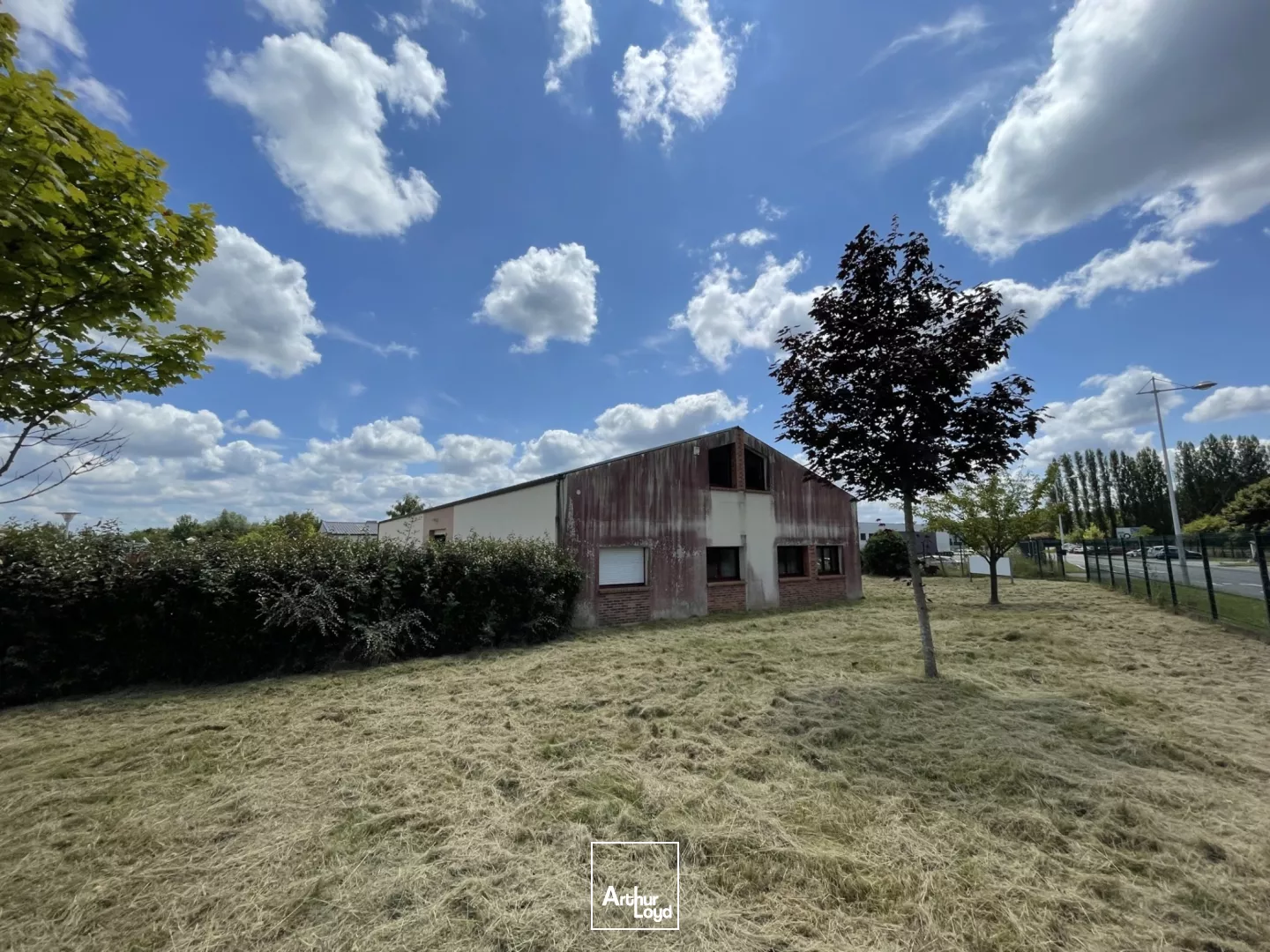 A LOUER - LOCAL D'ACTIVITE INDEPENDANT 