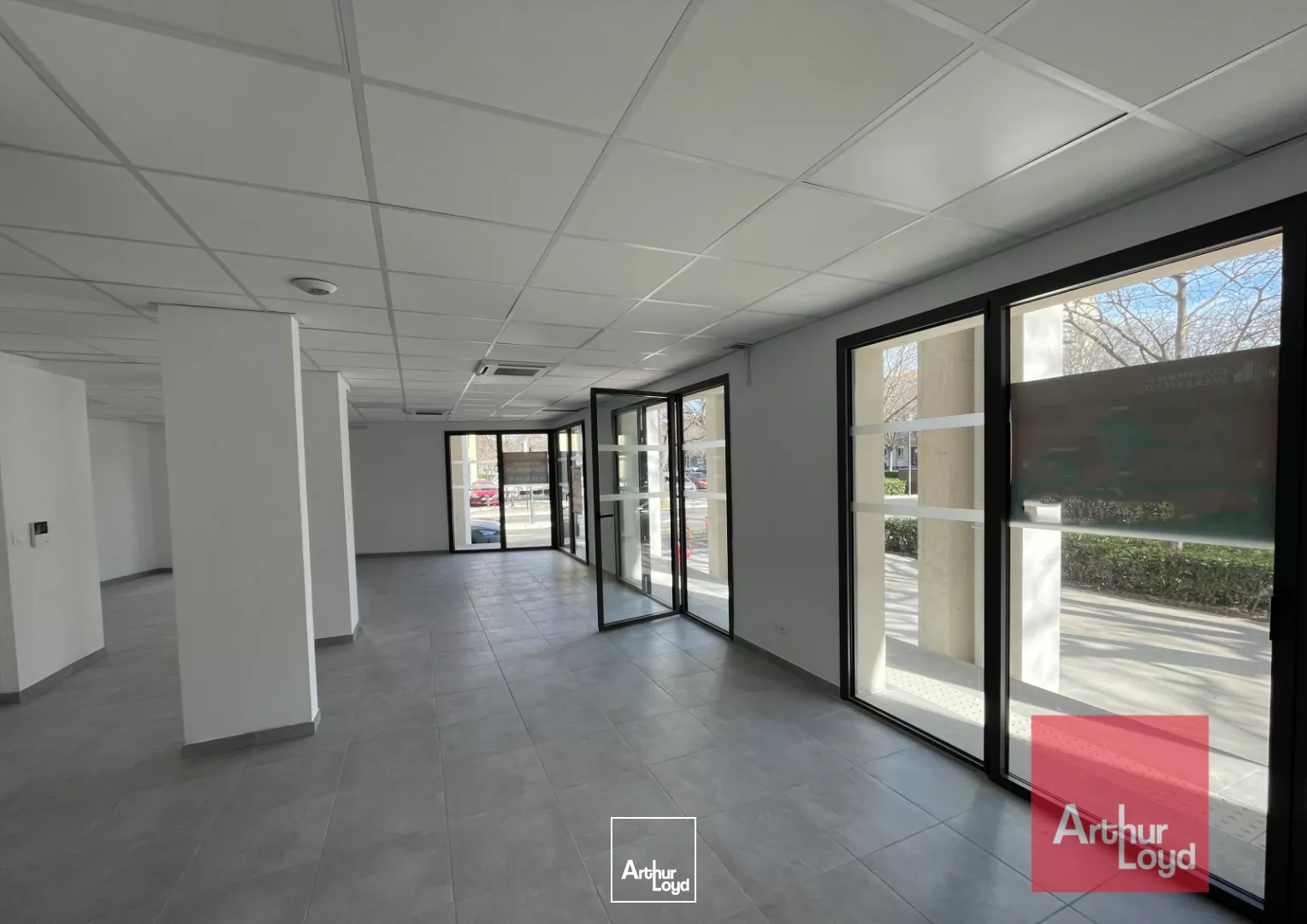 Opportunité Exceptionnelle : Local Commercial Neuf en Angle à Nîmes disponible à la location - Secteur Jean Jaurès