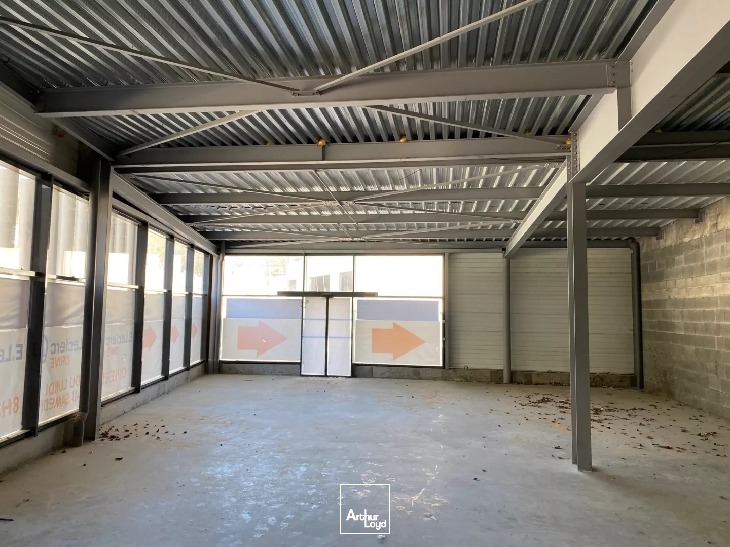 A LOUER LOCAL COMMERCIAL ANGLE DE RUE 168 M² BREST PORT