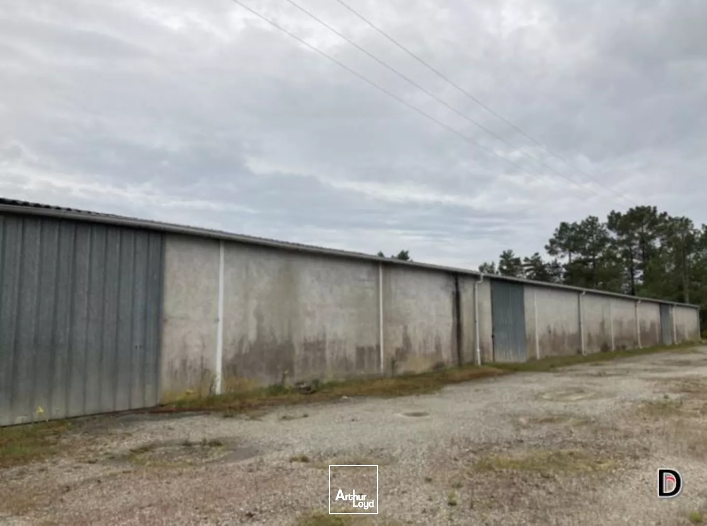 VENTE DE LOCAUX D'ACTIVITES D'ENVIRON 6 152 m² - QUESTEMBERT