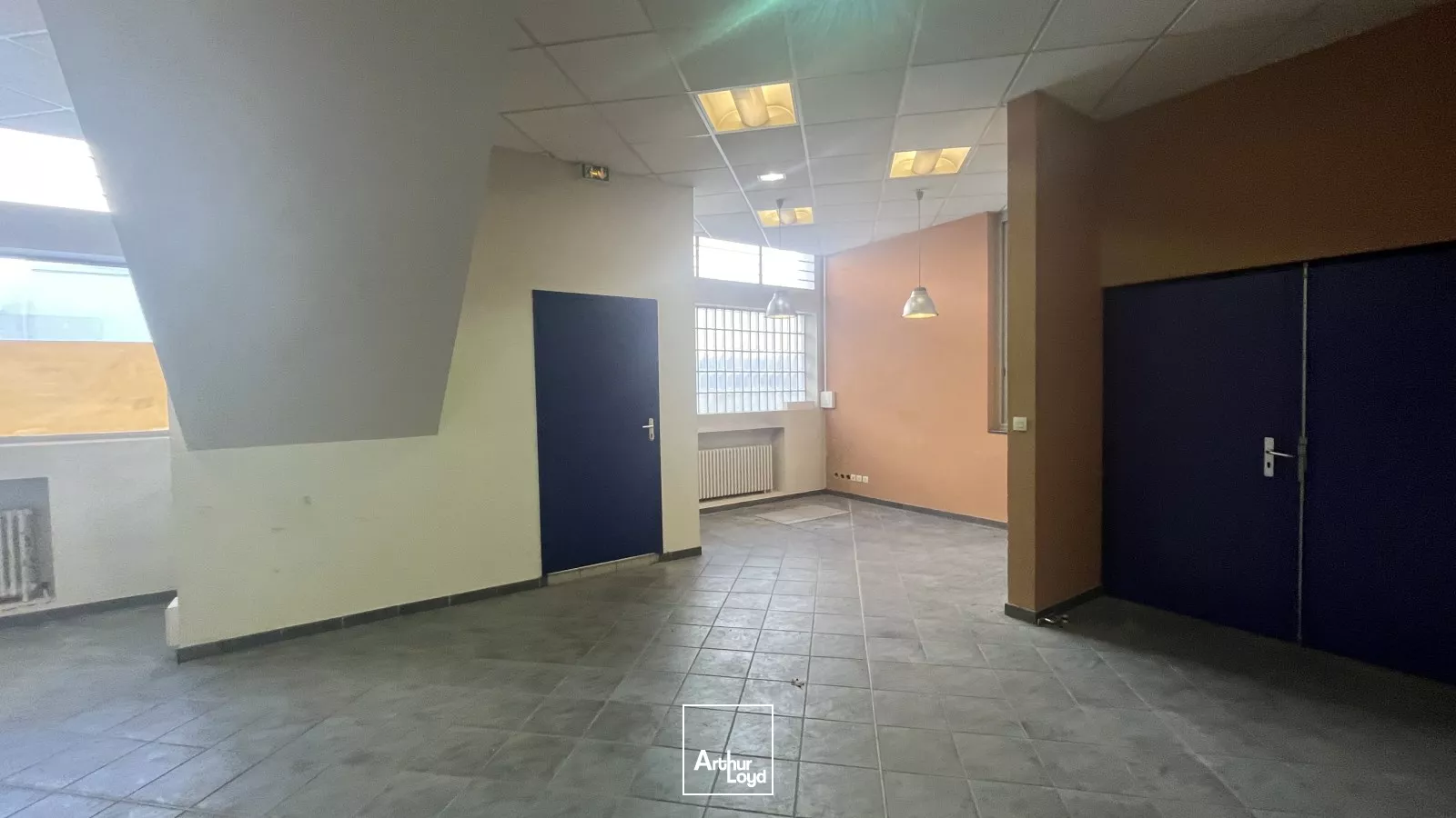Offre de bureau rare en centre ville - A louer 655 m2 + sous-sol + parkings (quartier Faubourg Bannier - Gare - Médiathèque)