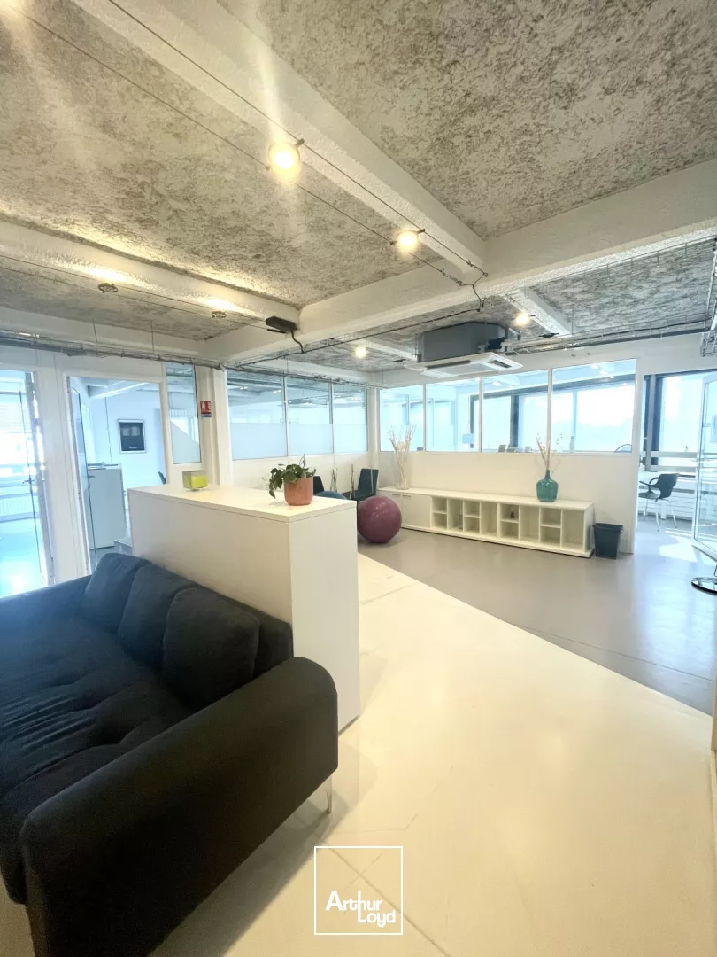 Bureaux à louer à LILLE: accessibilité métro et axe routiers en bas du bâtiment ! 