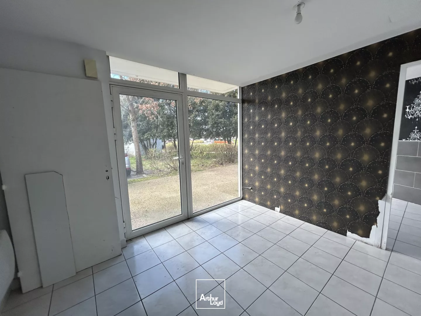 LOCATION - TRIGNAC - 85 m2 - AUCHAN - LOCAL COMMERCIAL