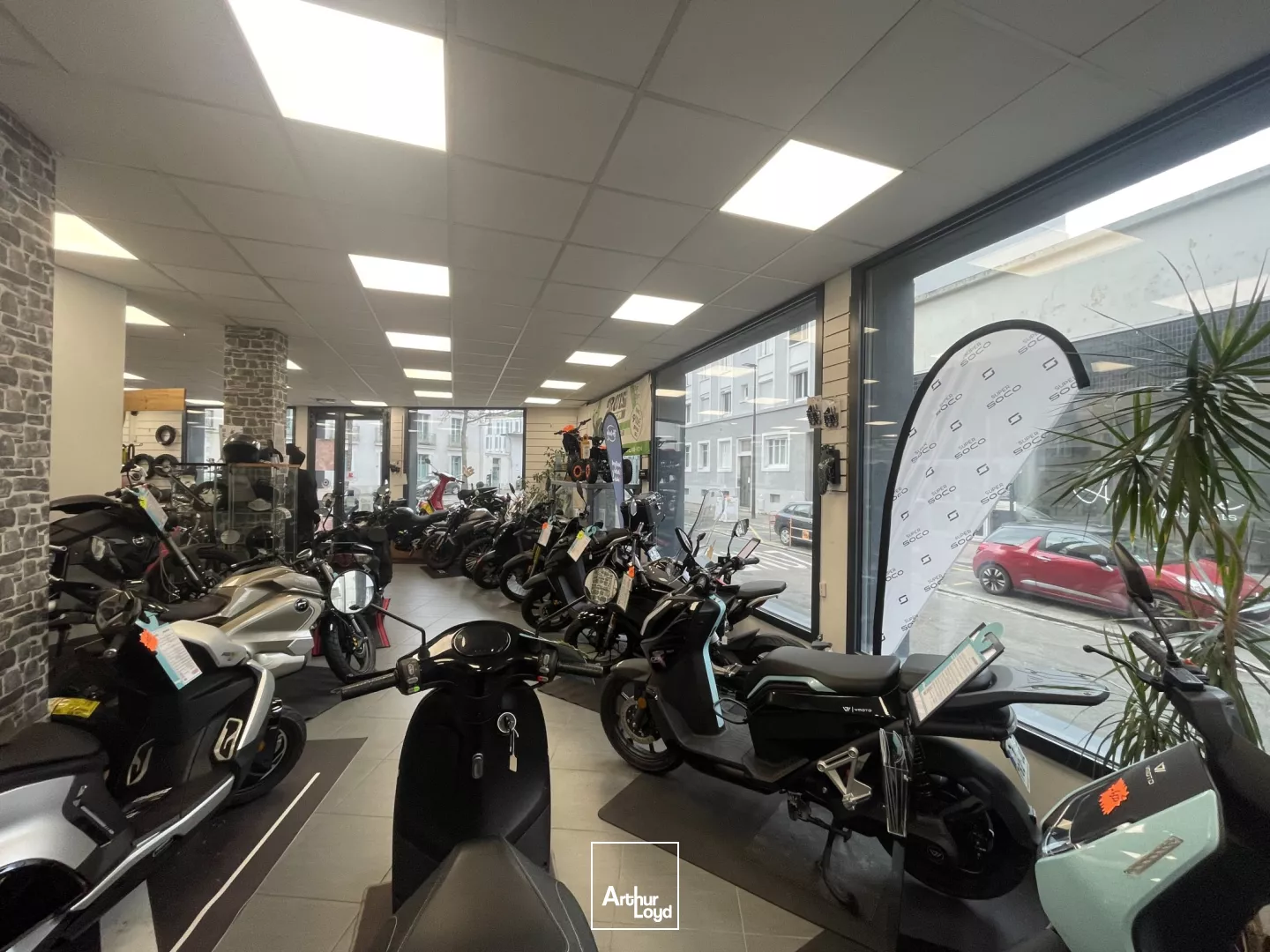 Local à louer ile de Nantes CHU - commerce stockage 400 m2