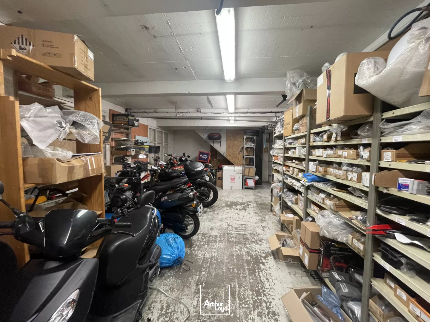 Local à louer ile de Nantes CHU - commerce stockage 400 m2