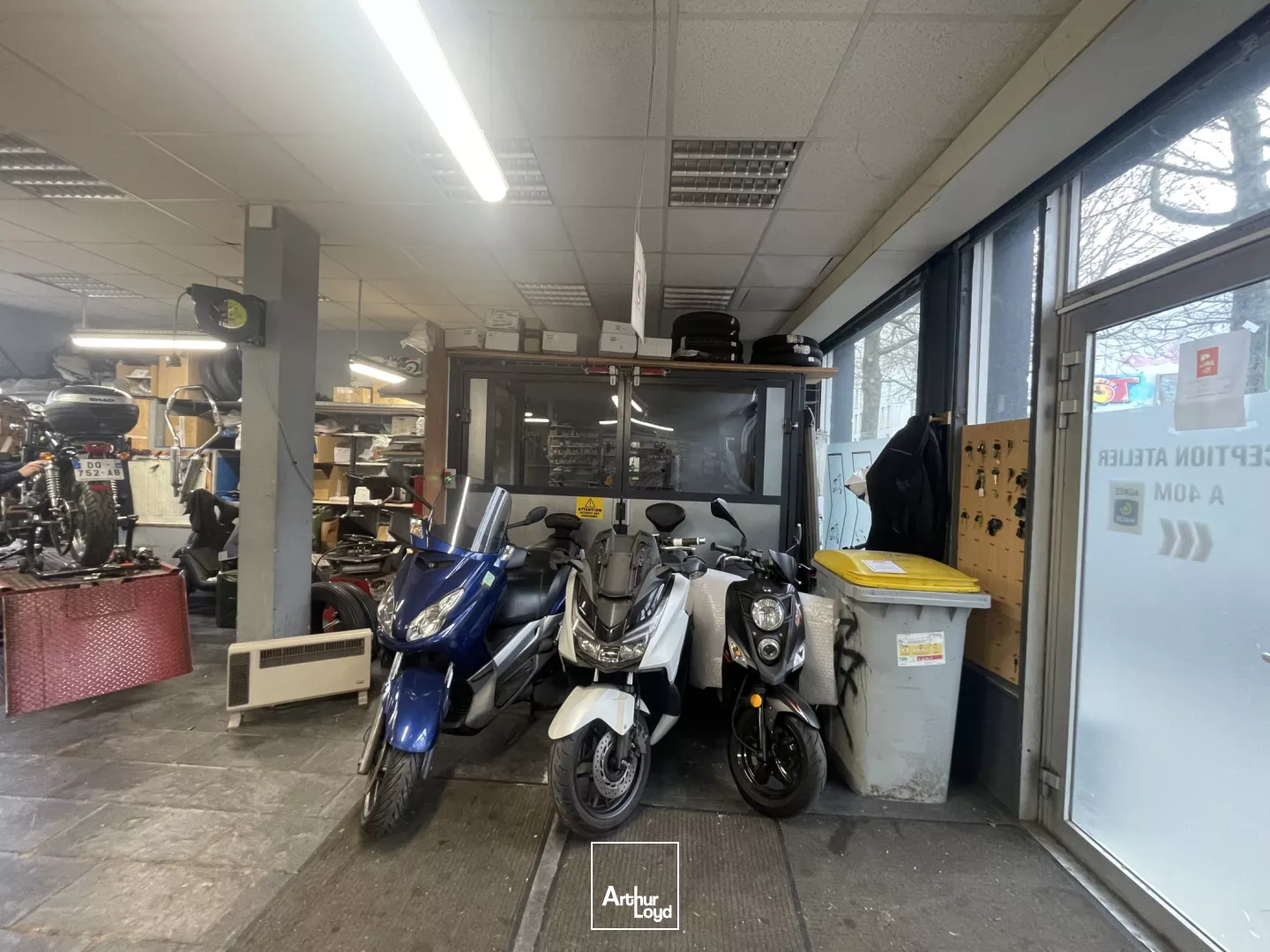 Local à louer ile de Nantes CHU - commerce stockage 400 m2