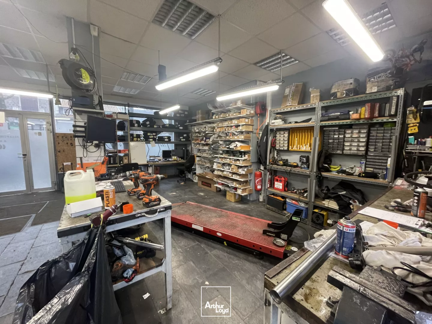 Local à louer ile de Nantes CHU - commerce stockage 400 m2