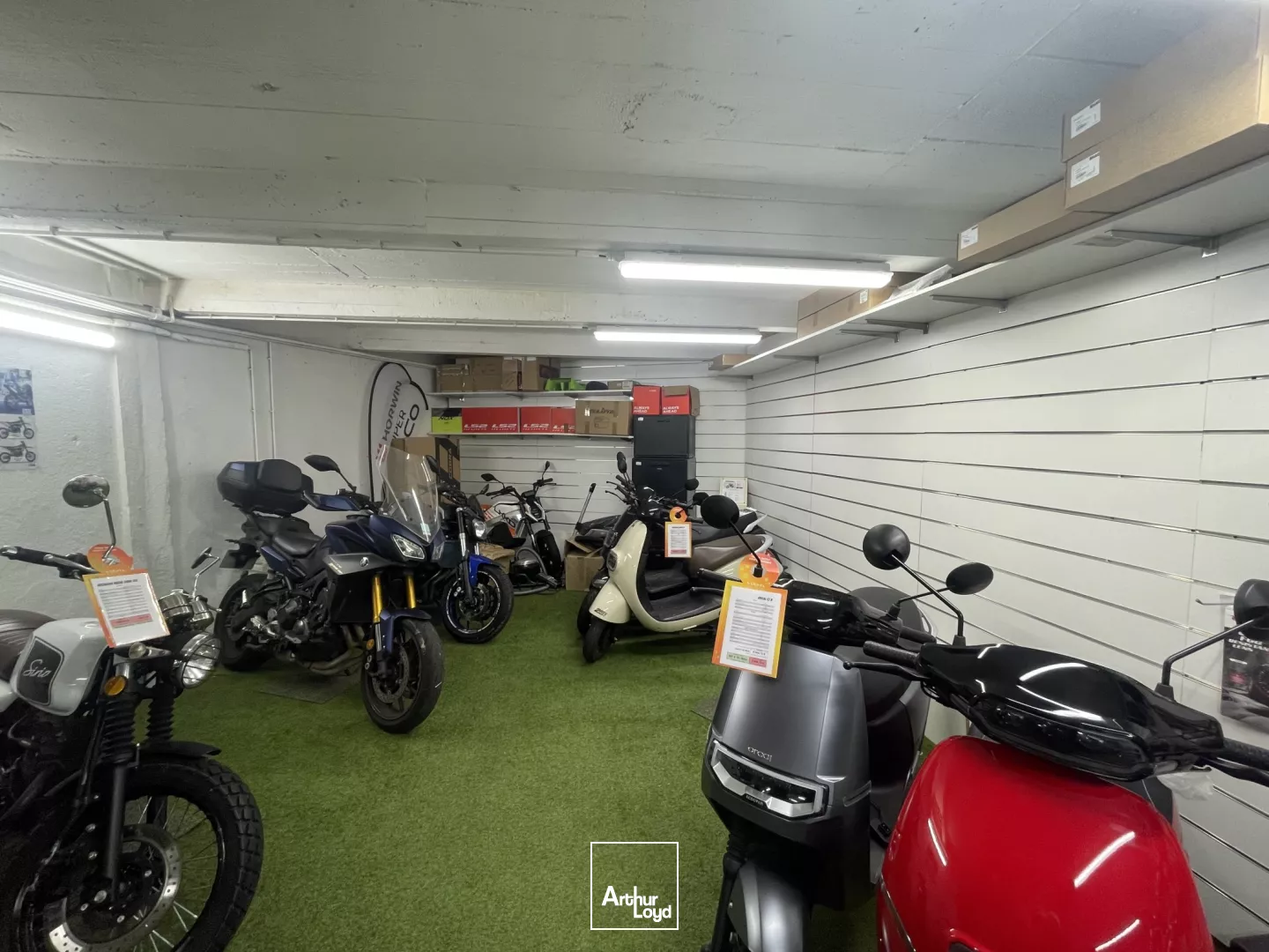 Local à louer ile de Nantes CHU - commerce stockage 400 m2