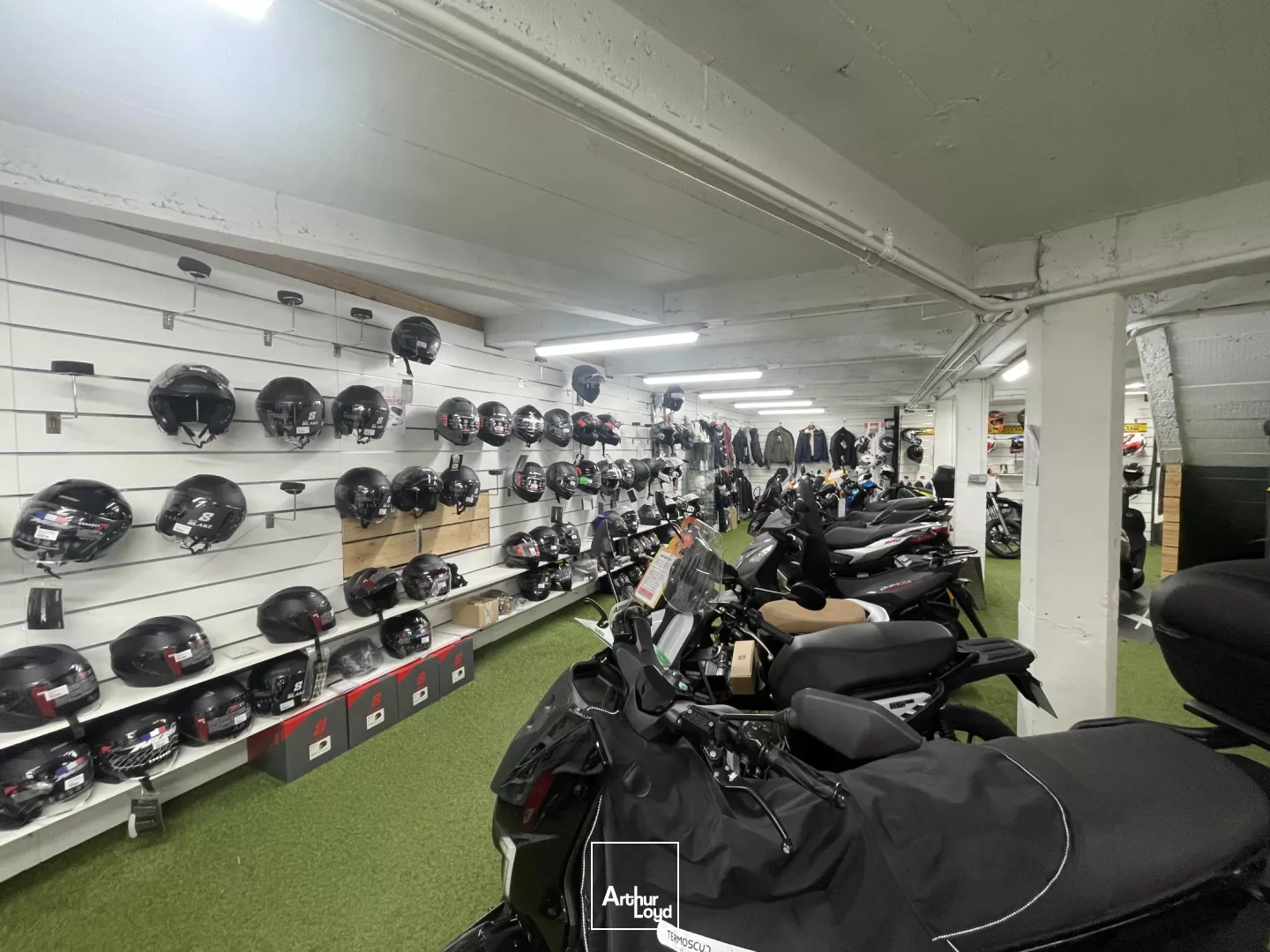 Local à louer ile de Nantes CHU - commerce stockage 400 m2