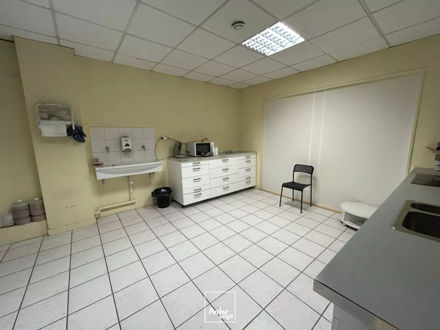 À louer : entrepôt / local d'activité - 587 m² - Saint-Herblain - axe Nantes / Saint-Nazaire