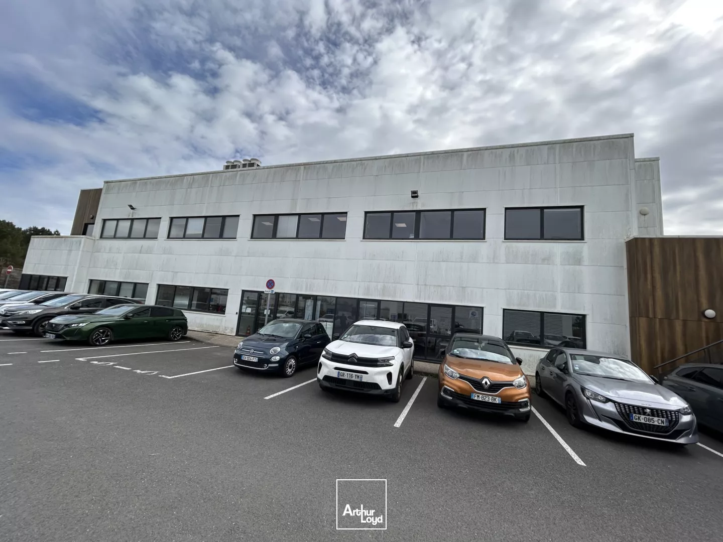 Locaux d'activité à louer à SAINT JEAN D'ILLAC 33127