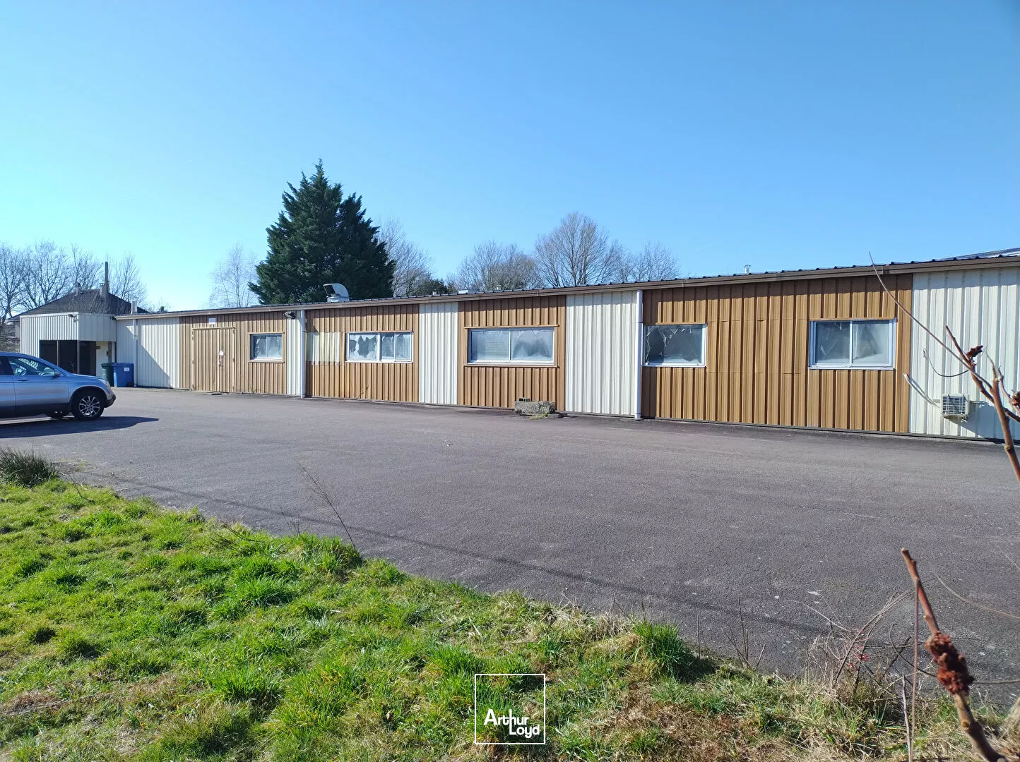 COUZEIX Local d'activité 250 m² pour investisseur