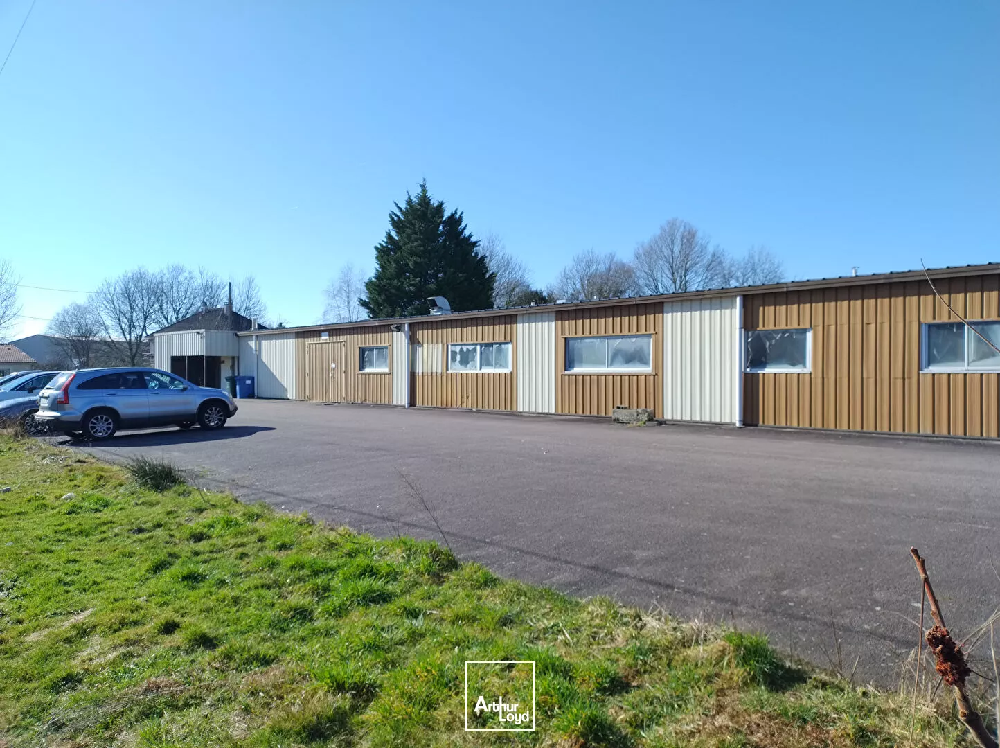 COUZEIX Local d'activité 250 m² pour investisseur