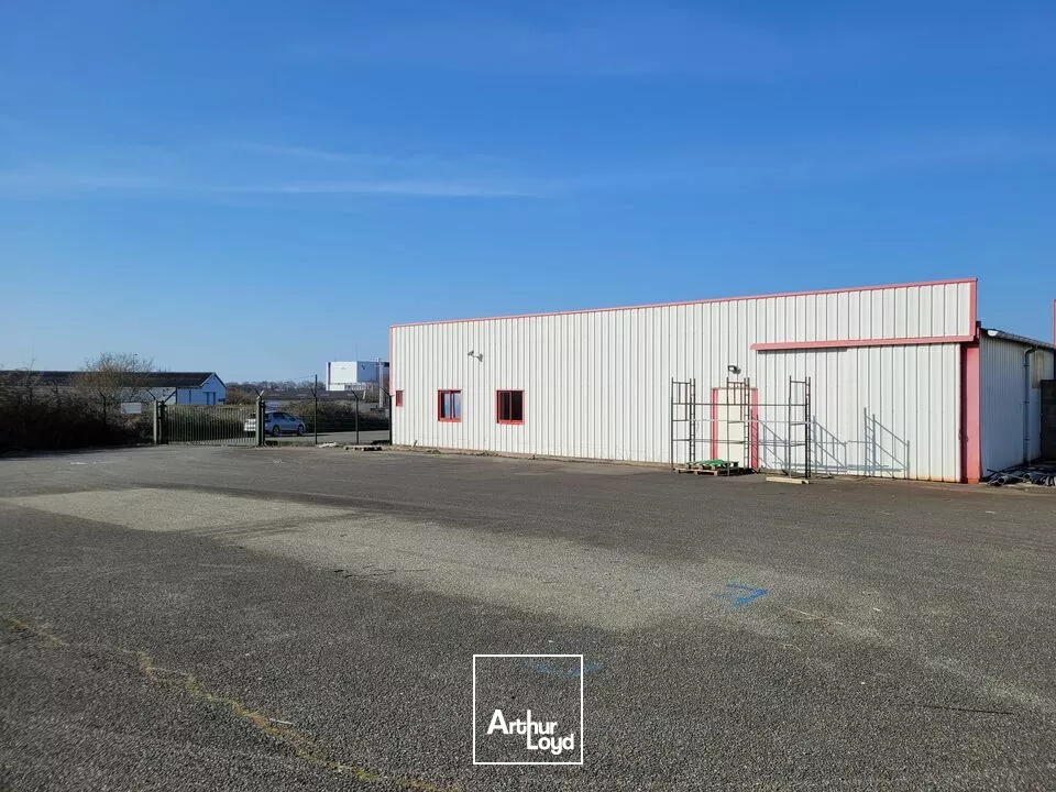 VENTE LOCAL 1000m² INDEPENDANT SOLESMES