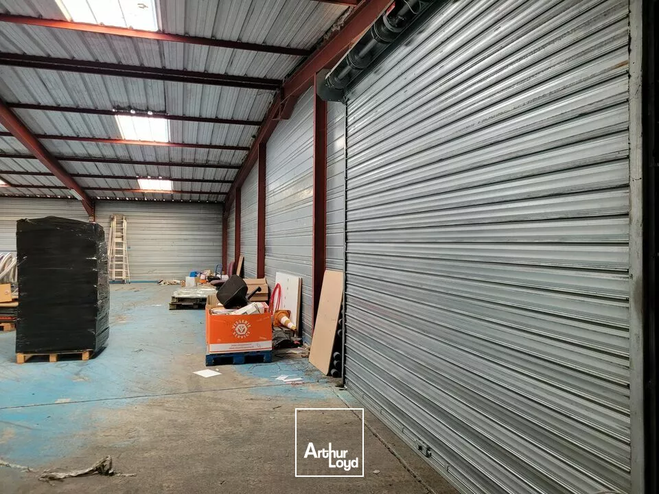 VENTE LOCAL 1000m² INDEPENDANT SOLESMES