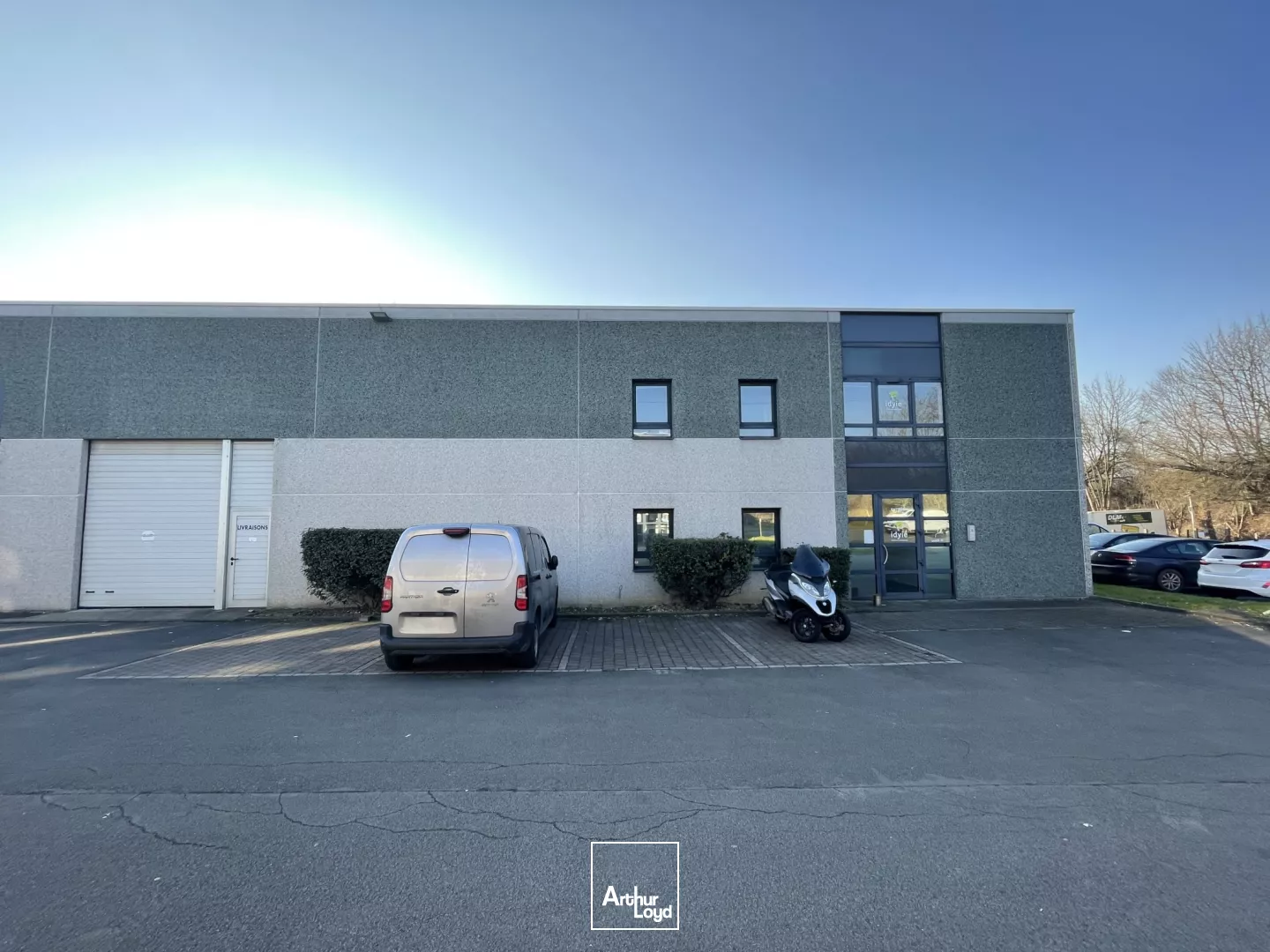 Bâtiment mixte bureaux/ stockage à louer - Emplacement stratégique La Pilaterie, proche axes majeurs