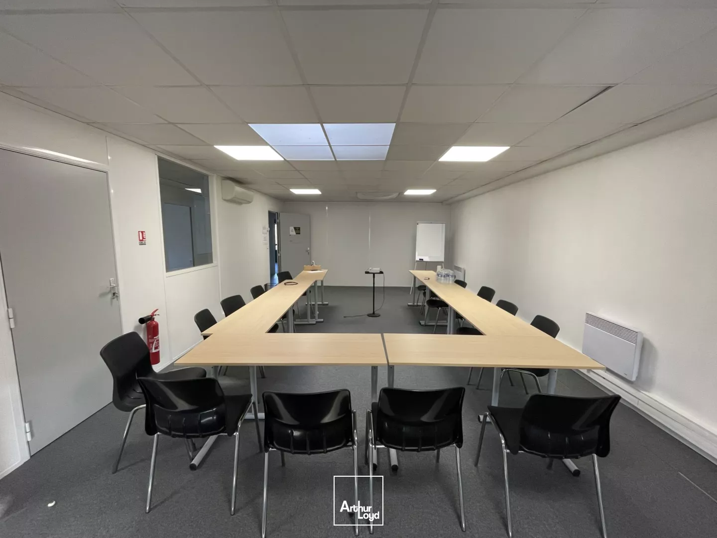 Bâtiment mixte bureaux/ stockage à louer - Emplacement stratégique La Pilaterie, proche axes majeurs