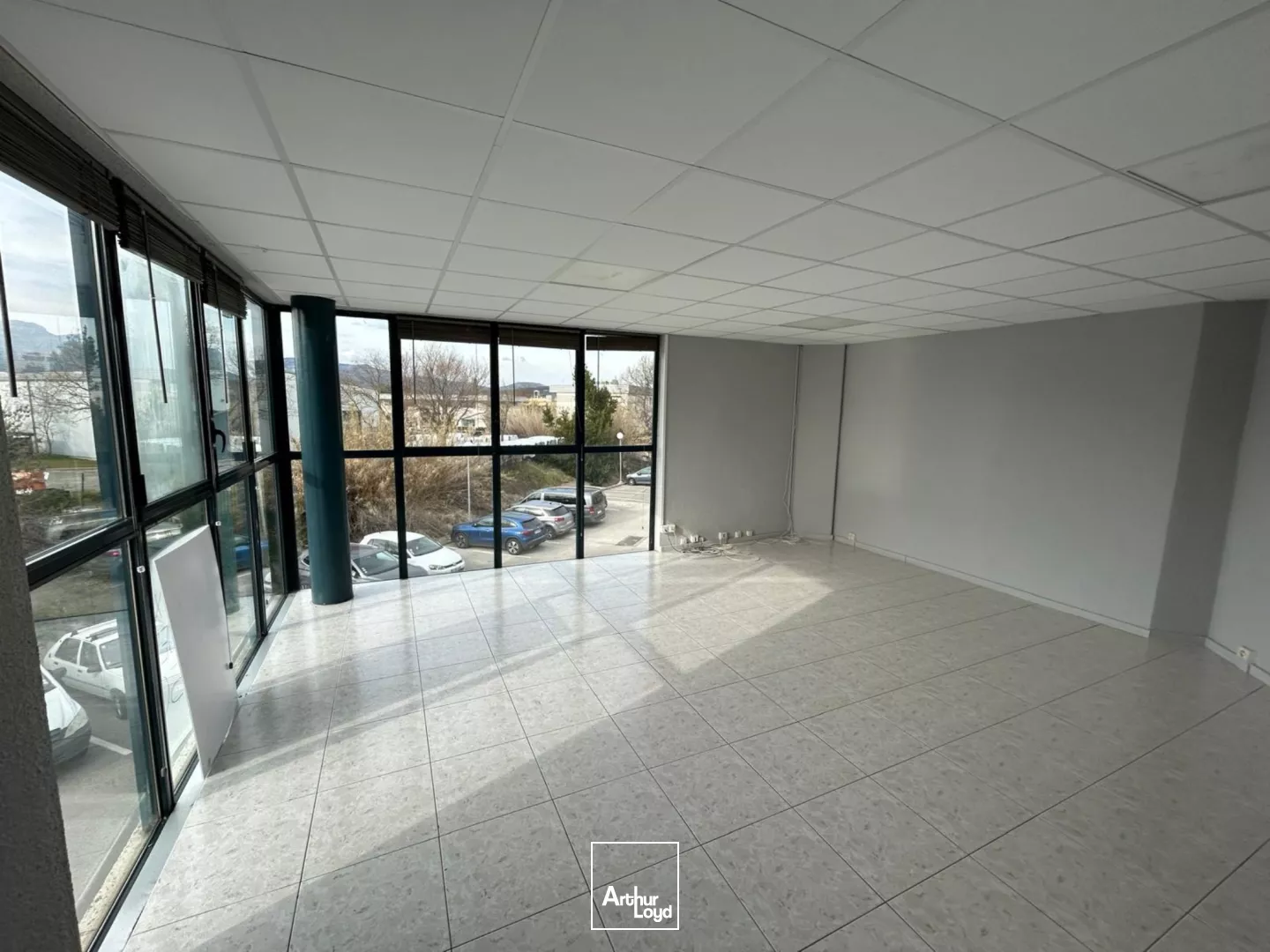 Bureaux lumineux à louer - ZA Les Paluds - Aubagne