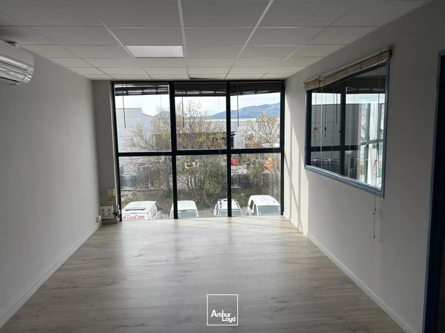 Bureaux lumineux à louer - ZA Les Paluds - Aubagne