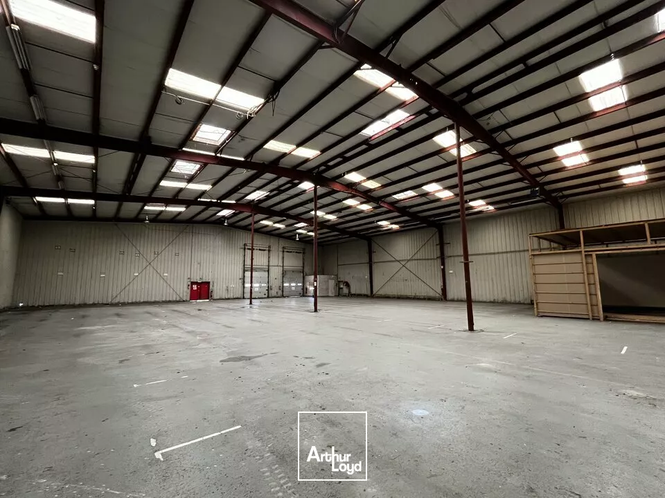 LOCAL D'ACTIVITE - ENTREPOT à LOUER de 7162 m²