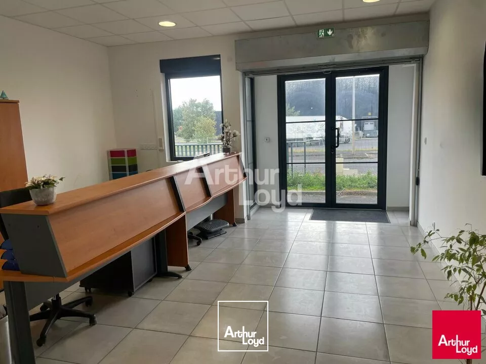 LA CHAUSSÉE SAINT VICTOR - LOCATION LOCAL D'ACTIVITÉ DE 450 M² - ACCÈS A10 IMMÉDIAT