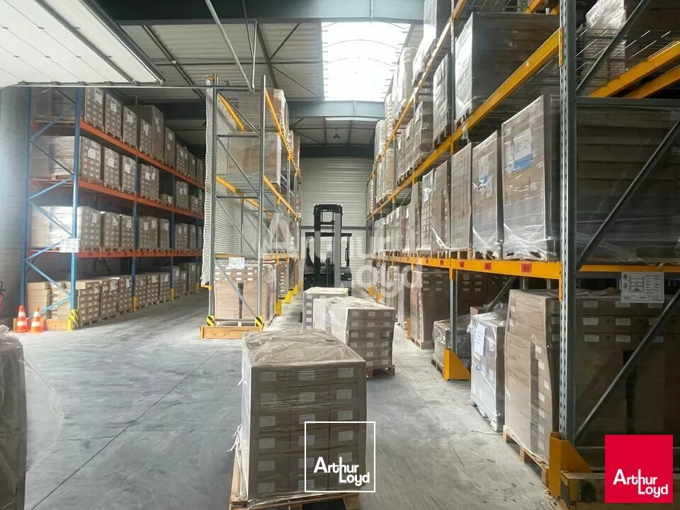 LA CHAUSSÉE SAINT VICTOR - LOCATION LOCAL D'ACTIVITÉ DE 450 M² - ACCÈS A10 IMMÉDIAT