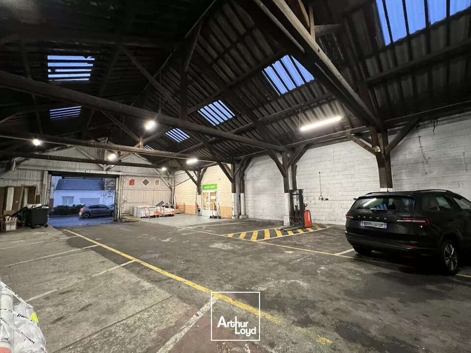 A LOUER - SHOW-ROOM & ENTREPÔT - 1 050 m2