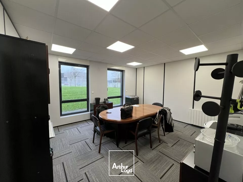 A louer - GONFREVILLE L'ORCHER - Locaux d'activités 437m2 emplacement stratégique