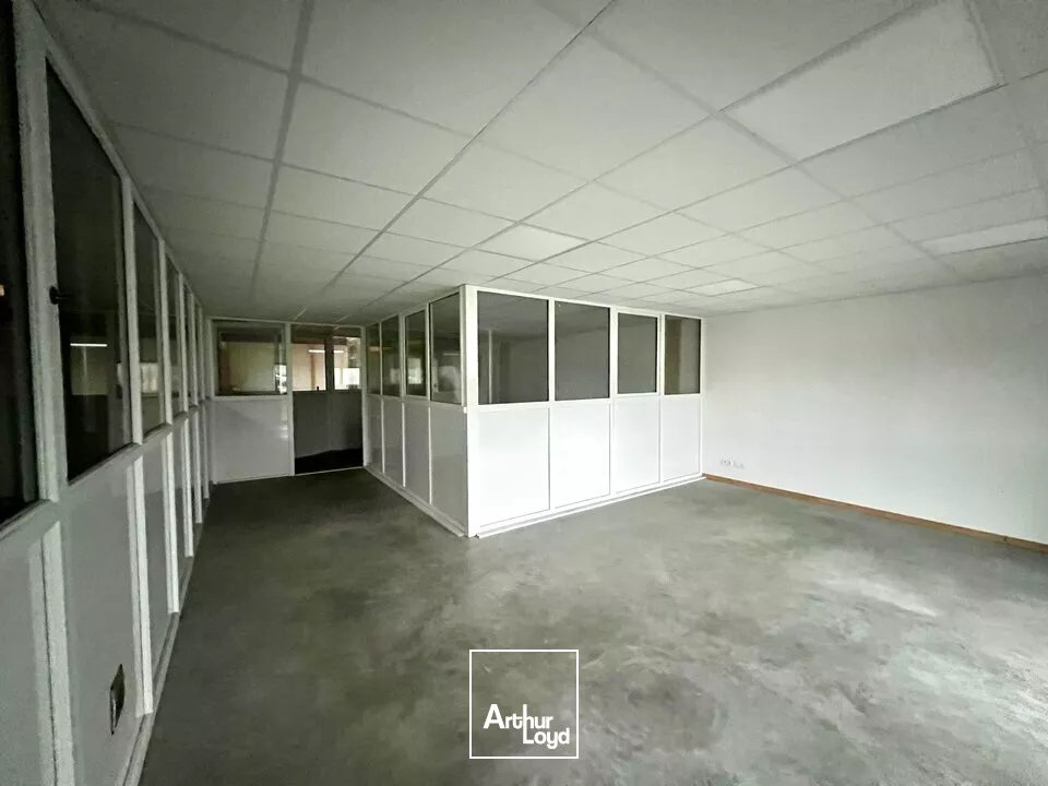A LOUER LOCAUX D'ACTIVITÉS 460m2 sur Zone Commerciale attractive