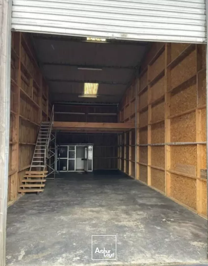 HONFLEUR - A LOUER LOCAUX D'ACTIVITÉ D'ENVIRON 138 m2 