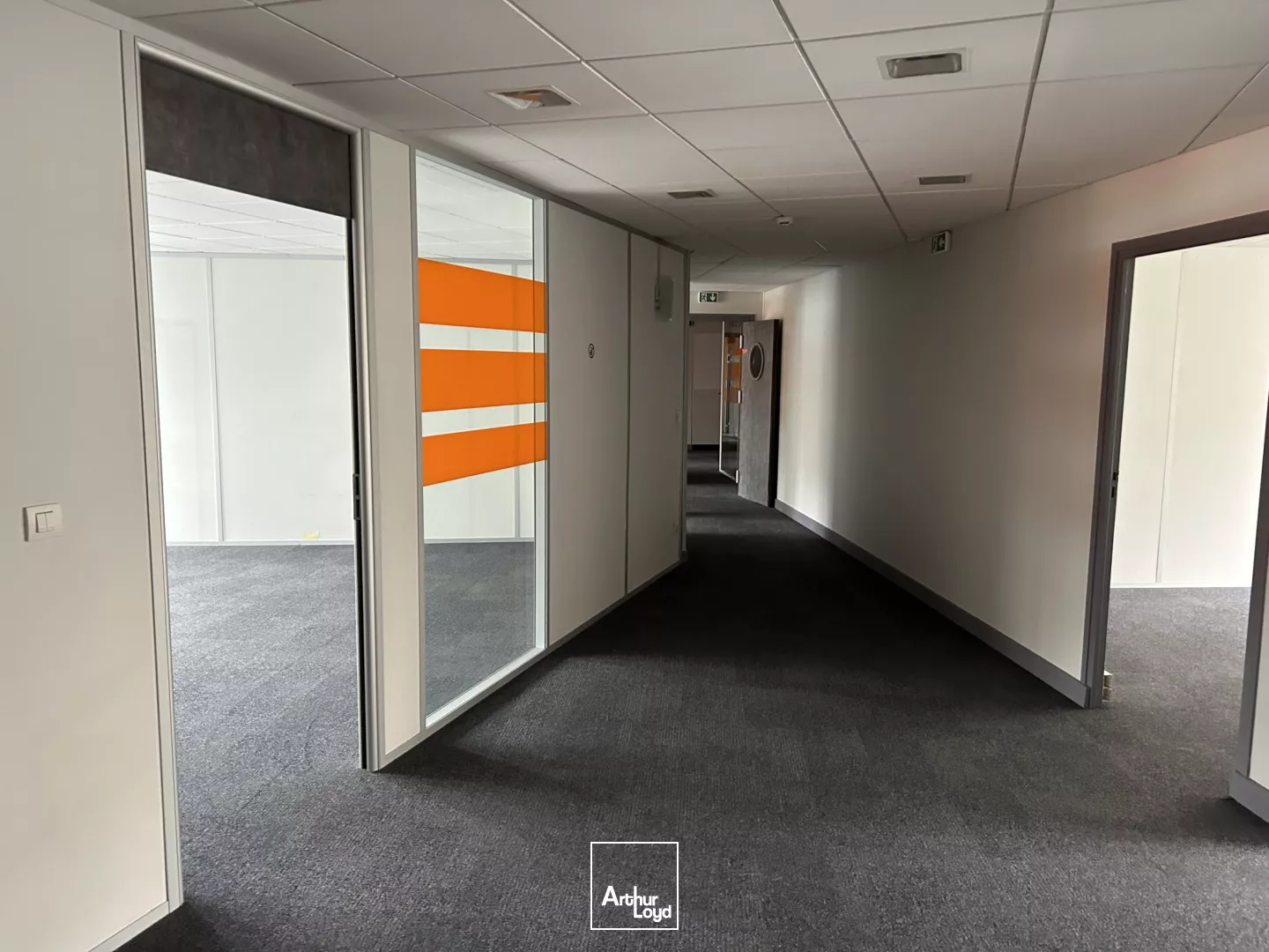 À louer : Bureaux lumineux de 1 000 m² en centre-ville de Lille - Accessibilité optimale et services à proximité