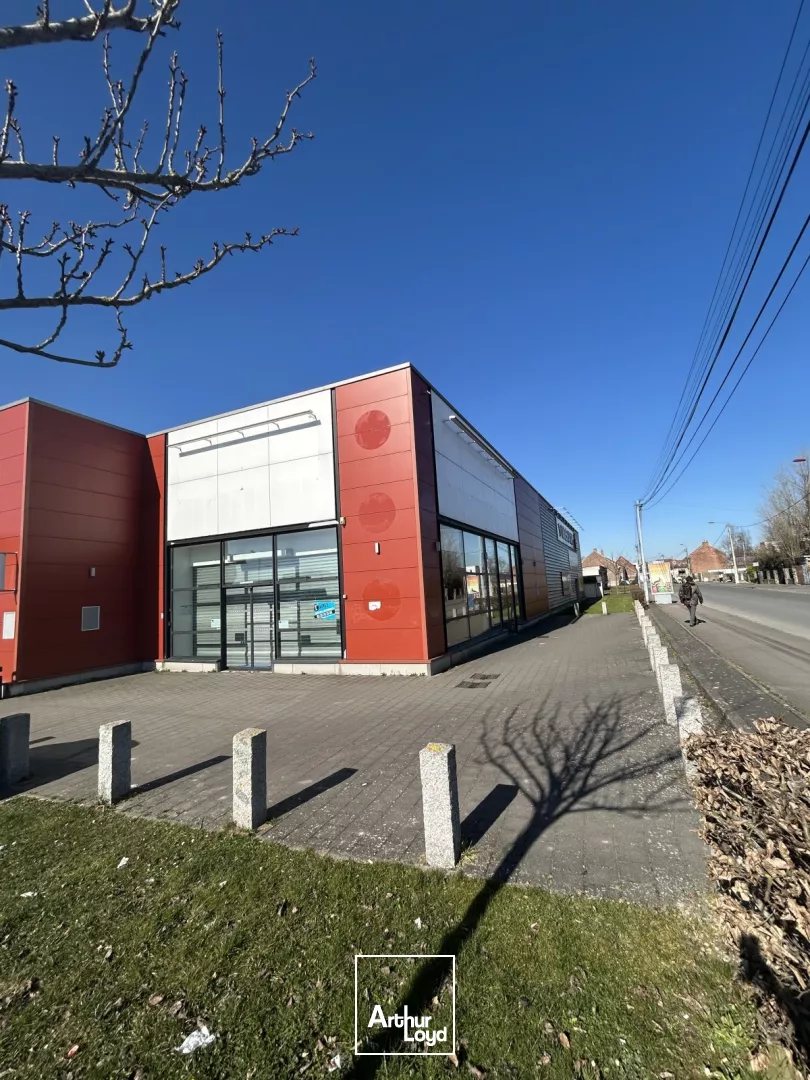 Location local commercial 410 m² - Visibilité maximale et accès direct à Hazebrouck 