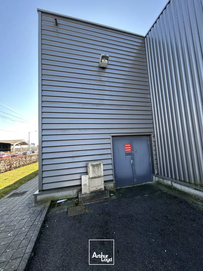 Location local commercial 410 m² - Visibilité maximale et accès direct à Hazebrouck 