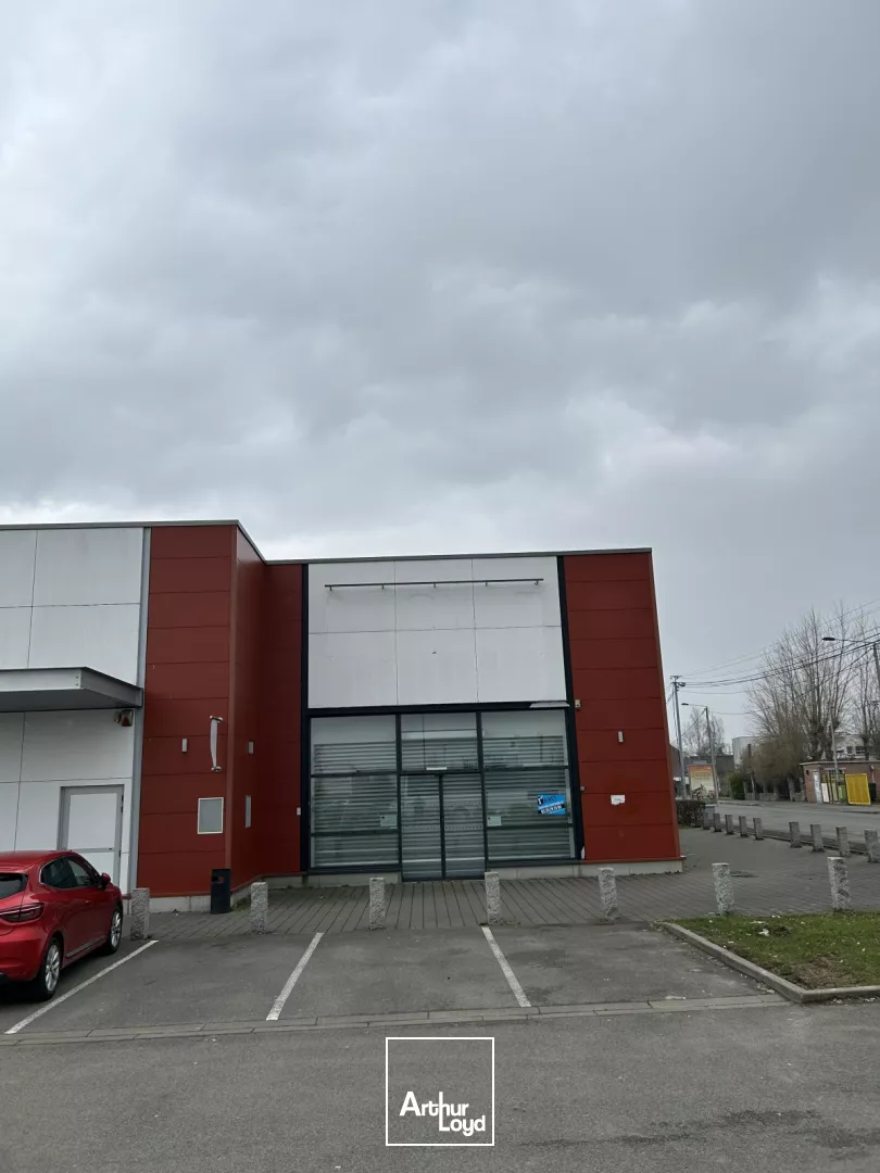 Location local commercial 410 m² - Visibilité maximale et accès direct à Hazebrouck 
