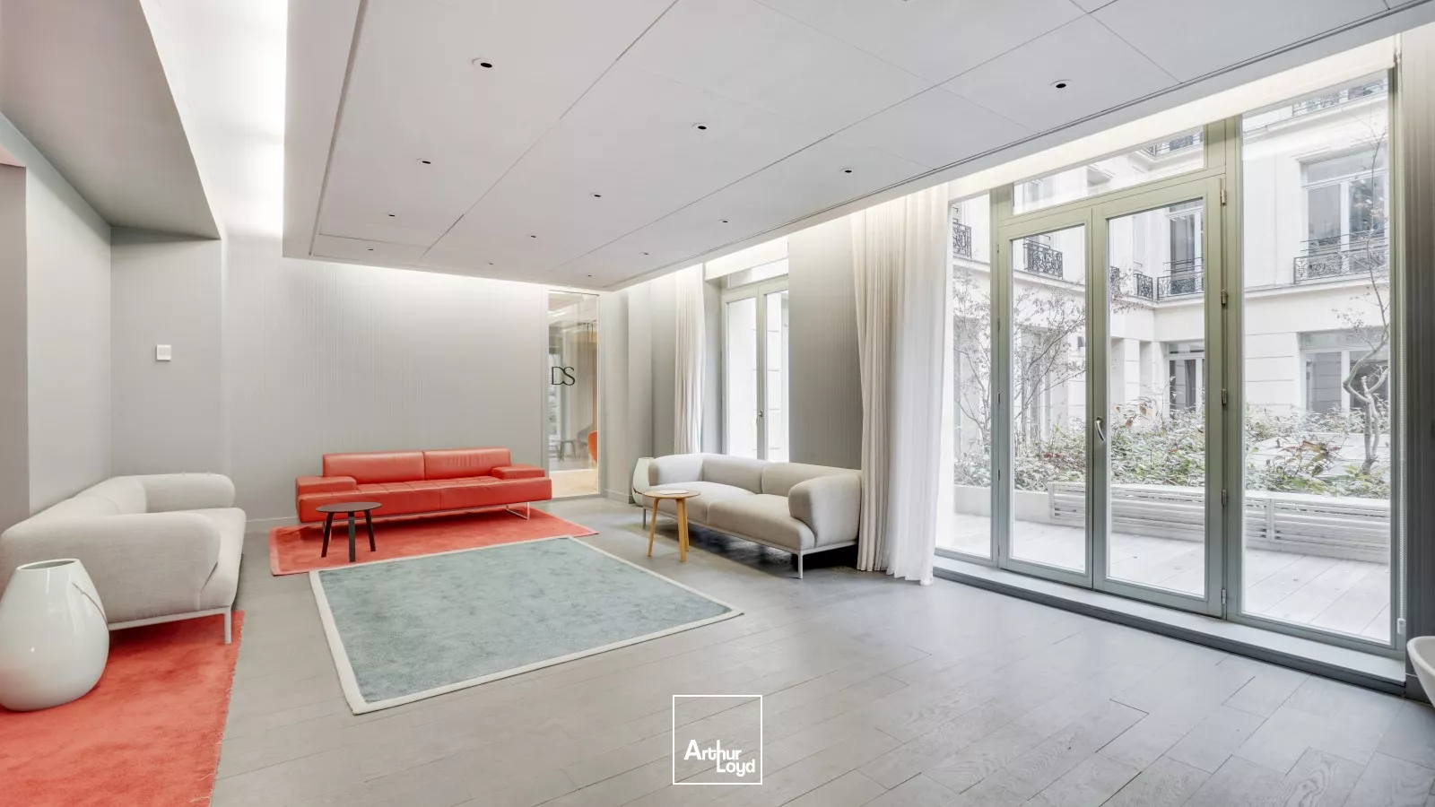 Bureaux haussmanniens restructurés , parkings proximité Foch Paris 16