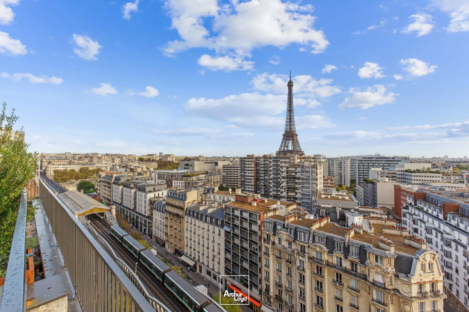 Bureaux rénovés en premier jour - Rooftop 360° avec vue tour Eiffel- pied de métro et RER
