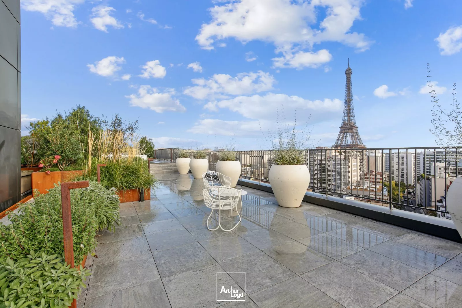 Bureaux rénovés en premier jour - Rooftop 360° avec vue tour Eiffel- pied de métro et RER